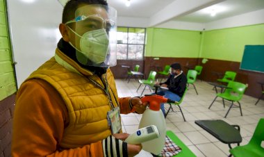 Regreso a clases en agosto, decisión pueril e inconsciente