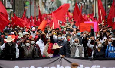 ¿Por qué Antorcha sí y Morena no?