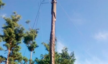 En Cutzontipa solicitan cambio de postes de energía eléctrica