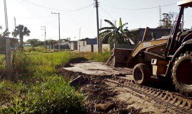 Residentes de La Antorcha arreglan calles ante omisión del Ayuntamiento 