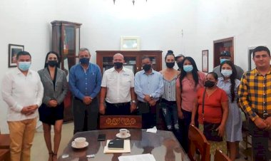 Alcalde de Comala recibe a antorchistas