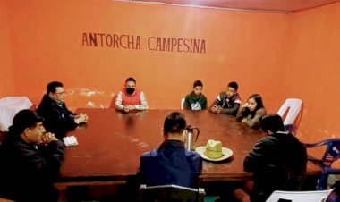 Alcalde de Pantepec recibe pliego petitorio de los antorchistas chiapanecos 