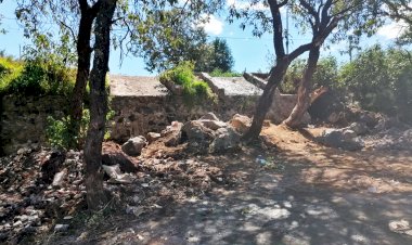 Construyen muro de contención en carretera Cañada Morelos