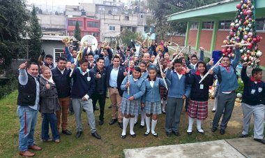 Con un recital musical, celebran el sexto aniversario de la banda musicalizada “Los tiburones blancos”