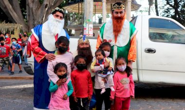 Ayuntamiento de Tepexi celebra el día de los Reyes Magos