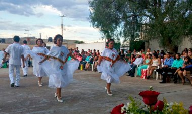 Imparten cursos de danza folclórica a estudiantes  
