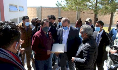 Antorchistas entregan pliego petitorio a edil del municipio de Durango