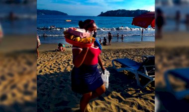 Sin ventas ni atención oficial, sobreviven vendedores ambulantes de Acapulco 