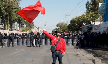 Reprimen a maestros en Puebla