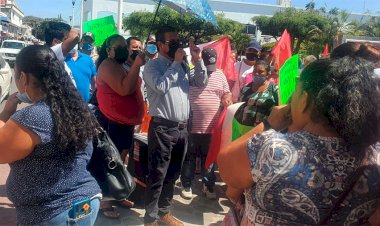 El alcalde Elías Lozano se compromete a intervenir a favor de los solicitantes de vivienda en Tecomán ante el Gobierno del Estado