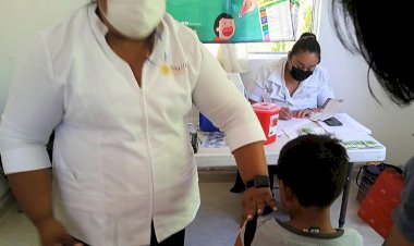 Centro de Salud de Carmen inscribe a habitantes de colonia La Antorcha
