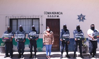 Ayuntamiento de Santo Domingo entrega uniformes a Policías Municipales