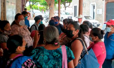 Vecinos de Huejutla denuncian la falta de atención del presidente, Daniel Andrade. 