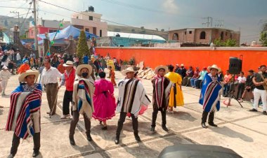 Despliegue de talento en fiesta patronal en Joquicingo, México