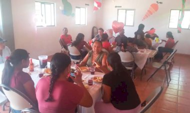 Festejan a madres de la Sierra de Manantlán