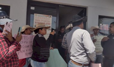 Morena reprime en el noroeste de México