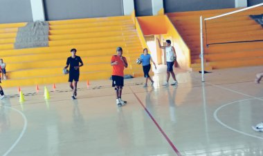 Deportistas de Oaxaca se preparan para encuentro nacional de voleibol