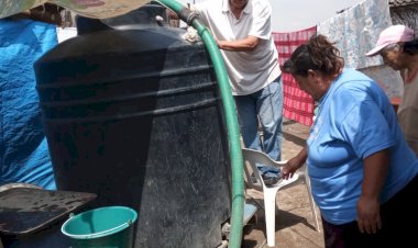 Antorchistas logran pipas de agua para comunidad de Chalco