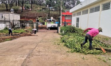 Mantienen limpio futuro centro de salud en Tacámbaro; antorchistas siguen luchando para su equipamiento
