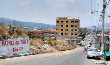 Amas de casa realizan jornada de limpieza