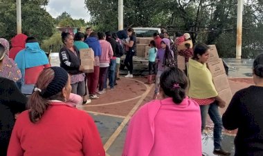 Ante rezago y falta de empleo, familias de Pátzcuaro gestionan y logran despensas