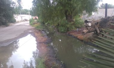 Habitantes de Rancho Nuevo solicitan pavimentación y solución por aguas negras