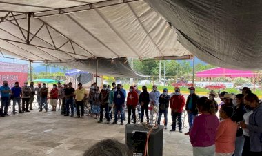 Instalan plantón en demanda de energía eléctrica para colonia de Nochixtlán 