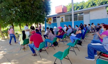 Logran antorchistas de Uruapan certeza jurídica para más de 100 familias