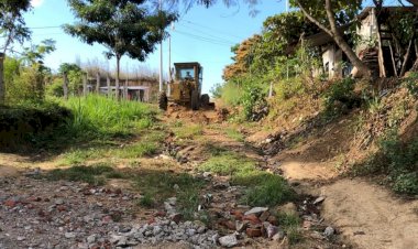 Rastreo de calles en colonia de Pinotepa Nacional, gracias a Antorcha