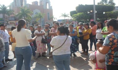 Antorchistas de Cuitláhuac entregan pliego petitorio