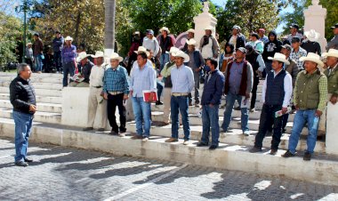 Ayuntamiento de Mezquital inicia diálogo con antorchistas por demandas sociales