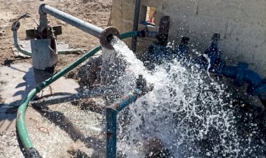 Dan mantenimiento a la bomba de agua potable en Santo Domingo, SLP