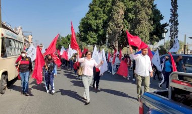 Continúan manifestaciones contra funcionarios de SLP