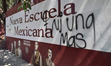 Estudiantes se manifiestan contra acoso sexual en Cbtis19 de Colima