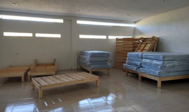 Ayuntamiento de Colima entrega camas y colchones a estudiantes