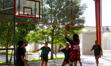 Jóvenes de Coahuila celebran partido previo a la XXI Espartaqueada Deportiva Nacional