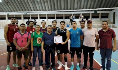 300 deportistas tamaulipecos participan en eliminatoria de voleibol en Ciudad Madero