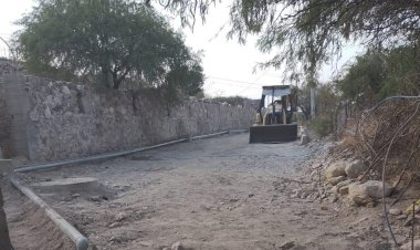 Antorchistas de Casa Blanca, Tolimán, logran ampliación de red eléctrica y empedrado