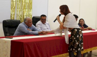 Celebran a maestros en bachillerato de Hidalgo
