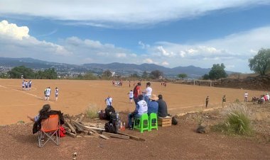 Continúan los trabajos en la Unidad Deportiva Maclovio Marcos Pérez