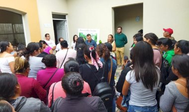 Autoridades de Pinal de Amoles retrasan registro para apoyos sociales, acusan beneficiarios