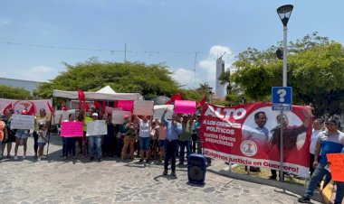 Colimenses exigen justicia por antorchistas asesinados en Guerrero