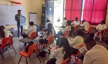 Invitan a jóvenes mixtecos a continuar estudios de bachillerato en escuela de calidad