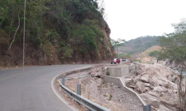 Urge reconstrucción de carreteras y escuelas en Nayarit