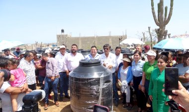 Avanza electrificación en Mezquite y Altos de Miranda: Antorcha