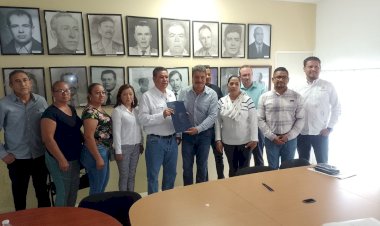 Firman escrituras de vialidades y donación de colonia Antorchista