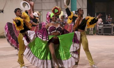 Los artistas antorchistas sorprenden al pueblo de Bacalar, Quintana Roo