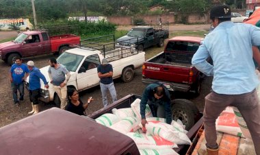 Entregan fertilizante a campesinos en Juárez y Susupuato