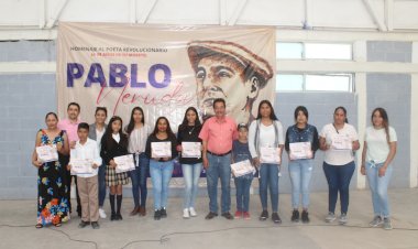 Duranguenses homenajean a Pablo Neruda con recital de poesía