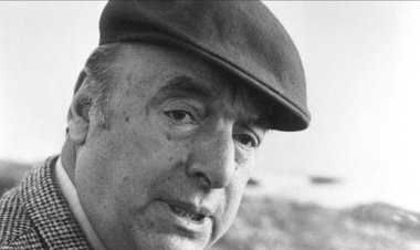 Capitalinos declaman a Pablo Neruda